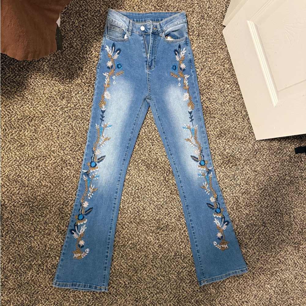 SHEIN Blue Straight Leg Jeans with Distressed Details